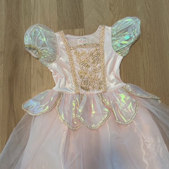 Beautiful Zunie Fairytale Dress. Perfect condition.  This is a favorite! - Picture 2 of 2